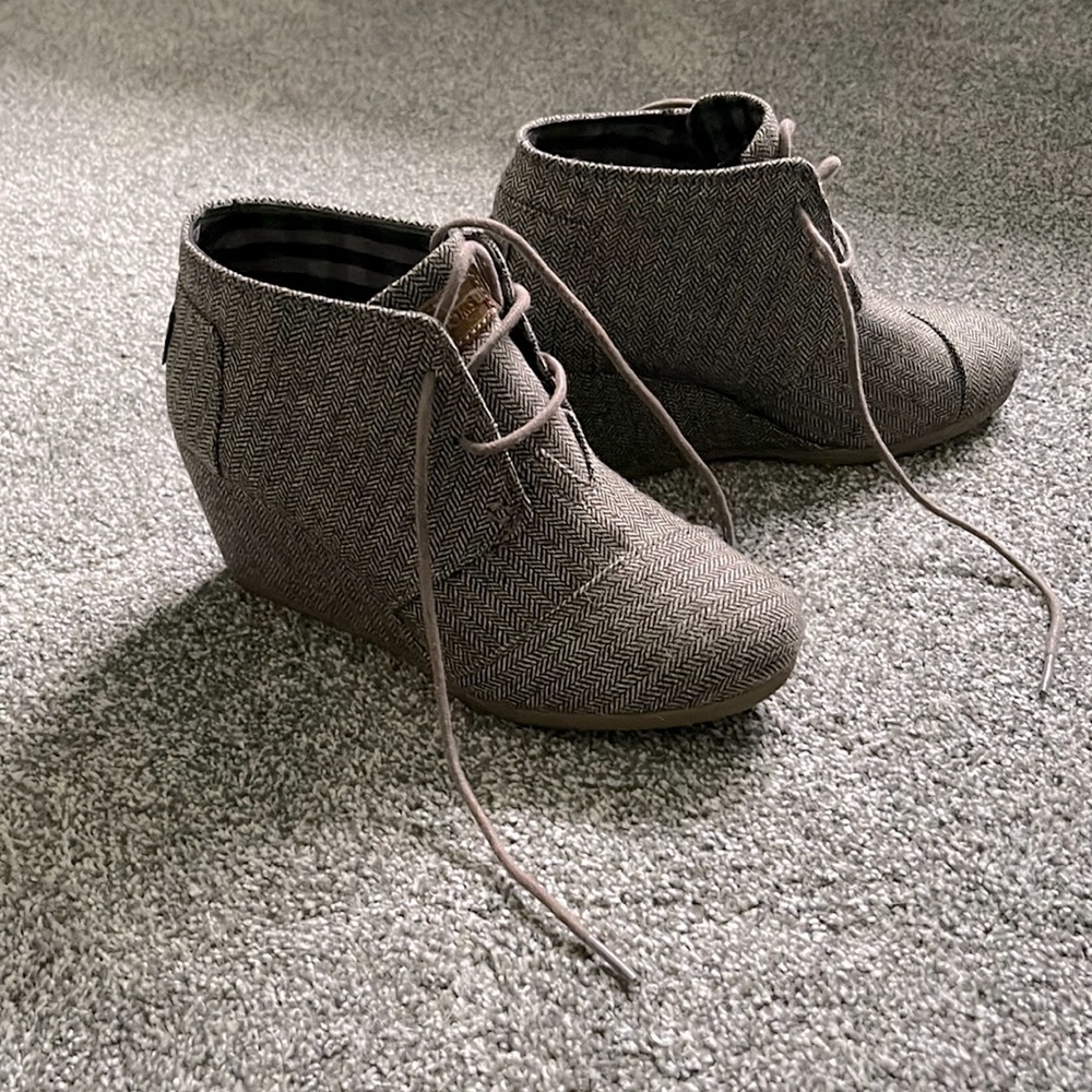 Toms